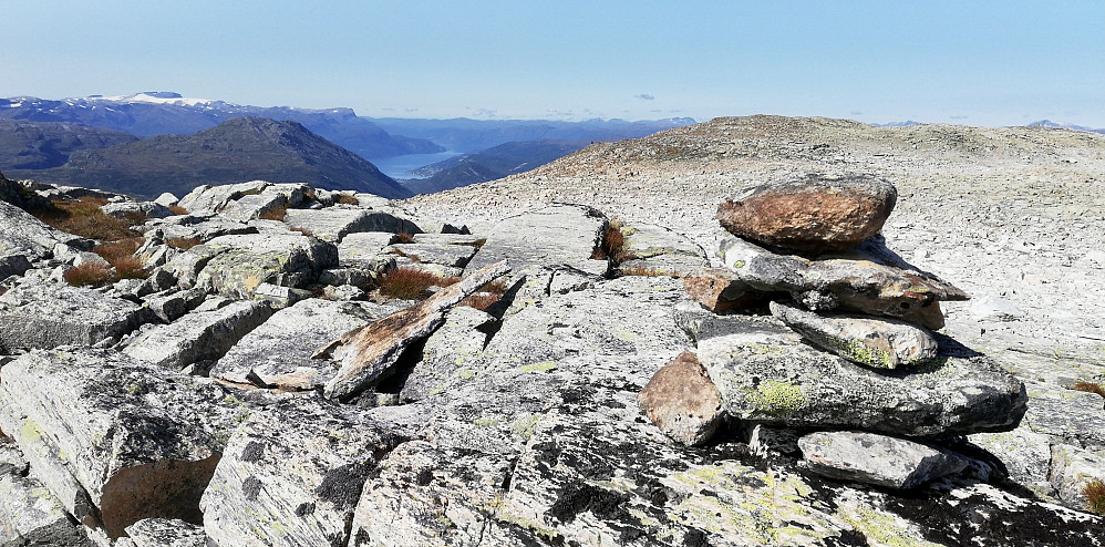 Joar bygget en liten varde på toppen. 