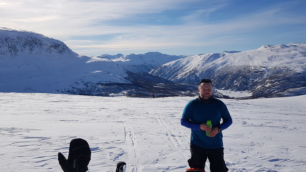 Yngve, og utsikt vest mot Maristova og Borgund.