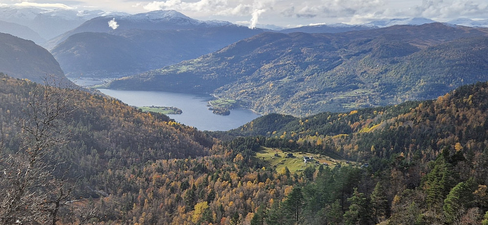 Vakkert mot Helgasete, Barsnesfjorden og Sogndal.