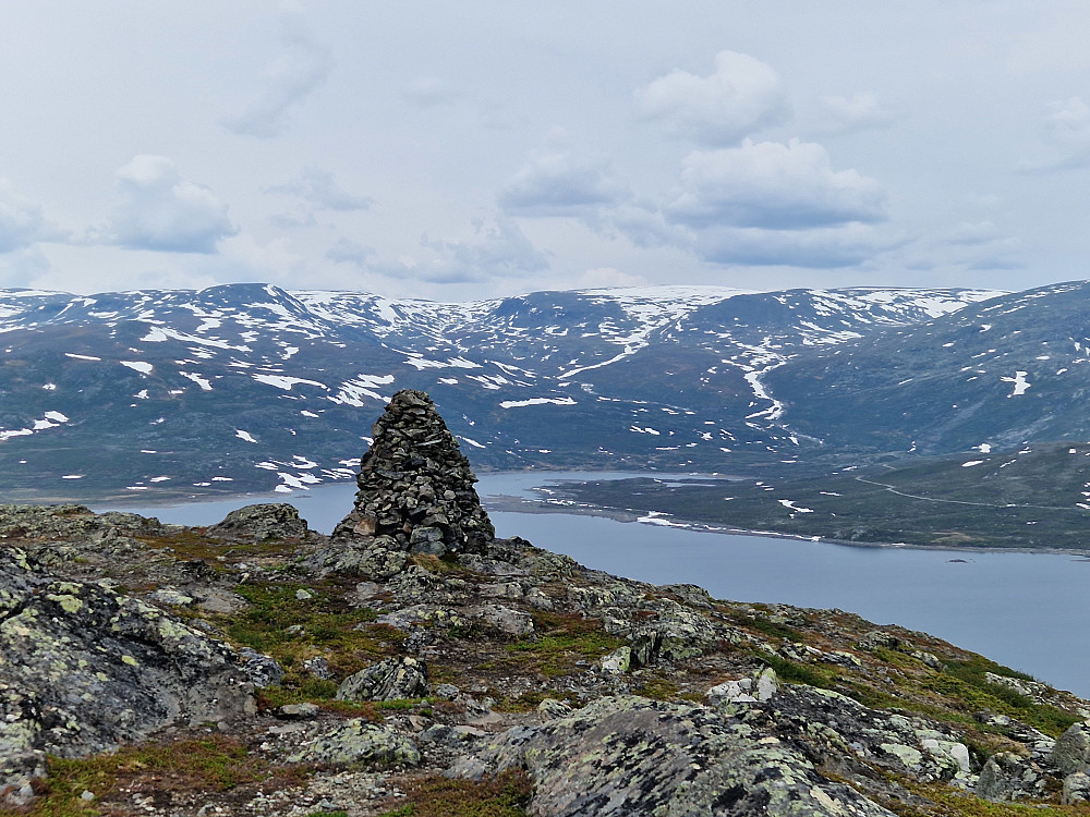 Varde 1. Toppen er lenger inn på fjellet.
