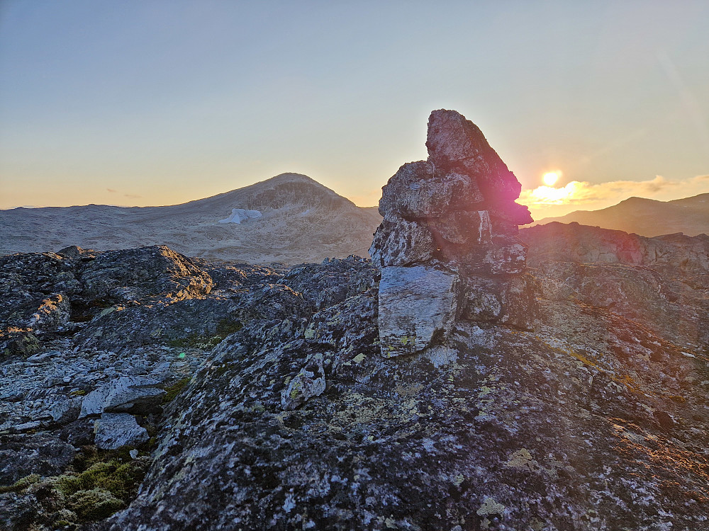 Varde, men ikkje høgaste punkt. Det er litt lenger vest på ein liten fjellrygg.