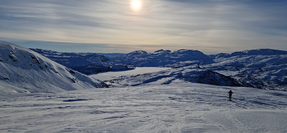 Halo-ring rundt sola i dag. Vi ser nedatt mot Hamlagrø-vatnet.