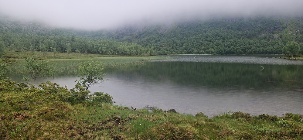 Idylliske Høydalsvatnet, 425 moh.
