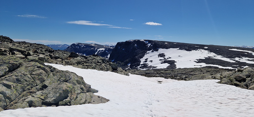 Sørøst for Storebottskaret og Såta. Topp 4 og 5.
