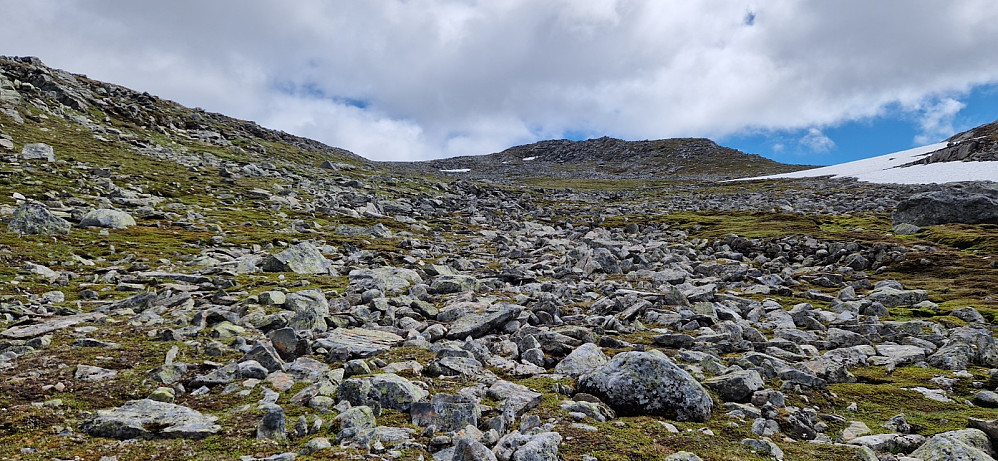 Fin lei mot Skyrifjellet. Toppen til venste etter ein har komme inn skaret.