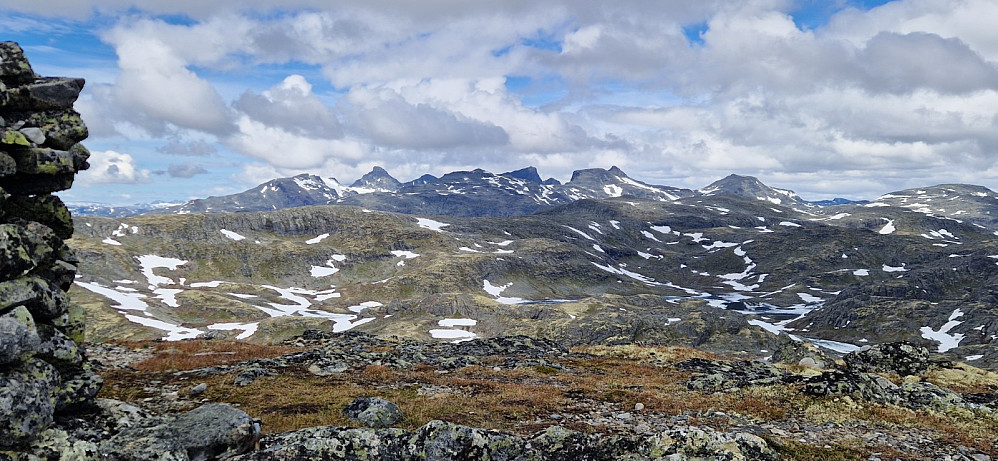 Stølsnostinden, Falketind og Hjelledalstinden med fleire.