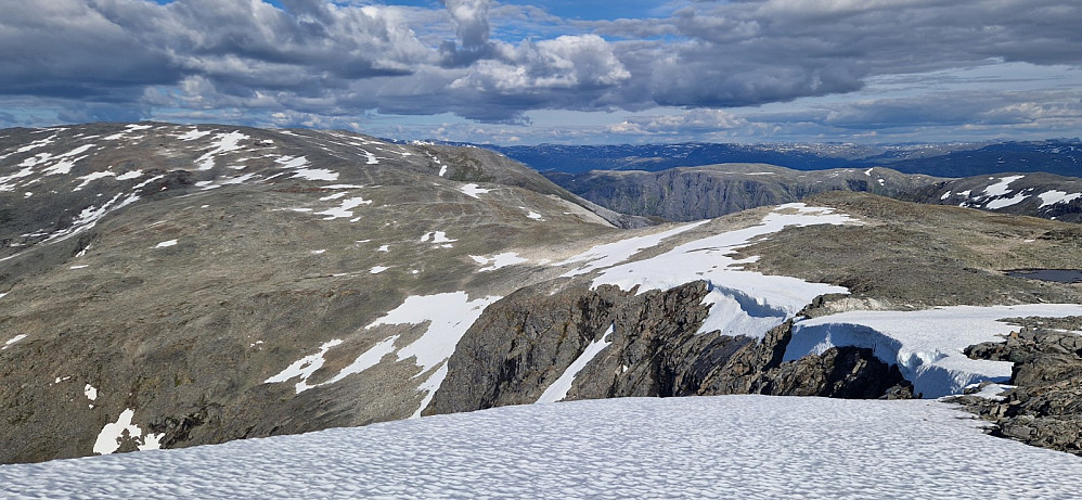 Frå Storebreen og mot fjellet Stiganosi, der vi var fyrst.