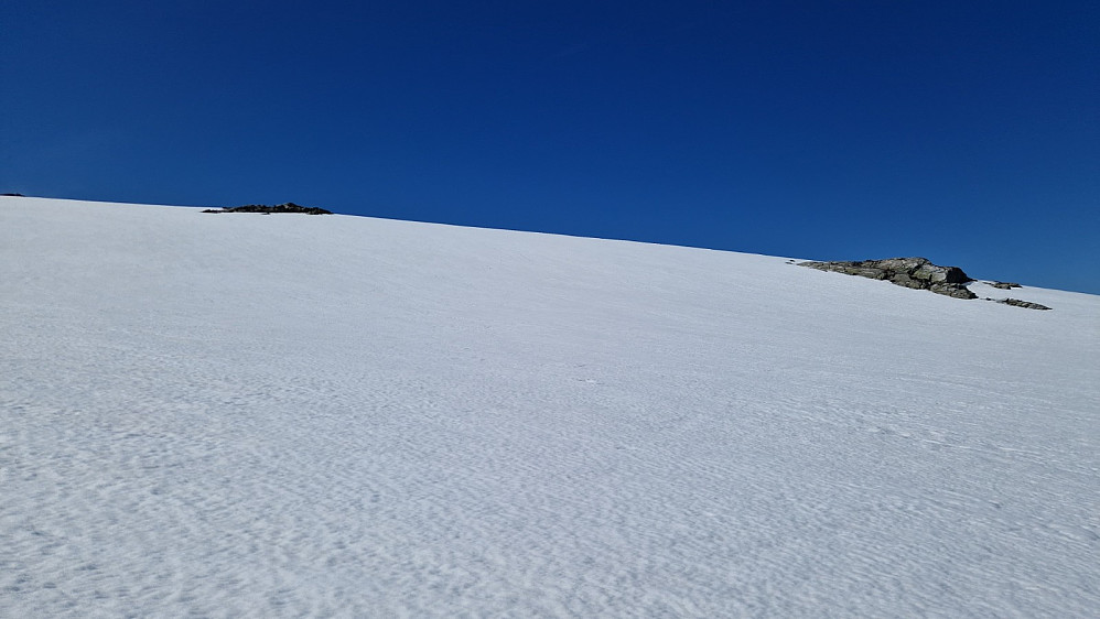 No er det ca. 600 meter att til toppen.