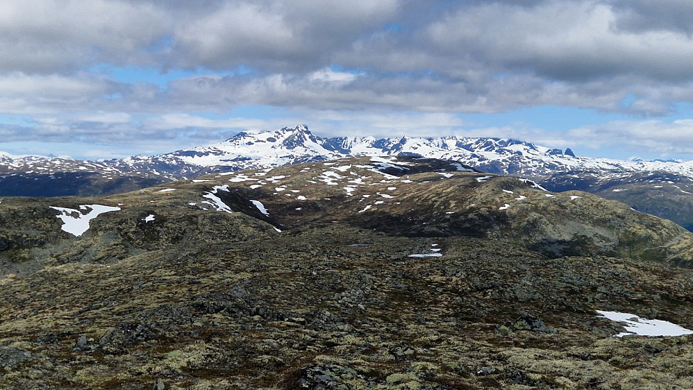 Mot Skorsfjellet og Hurrungane.
