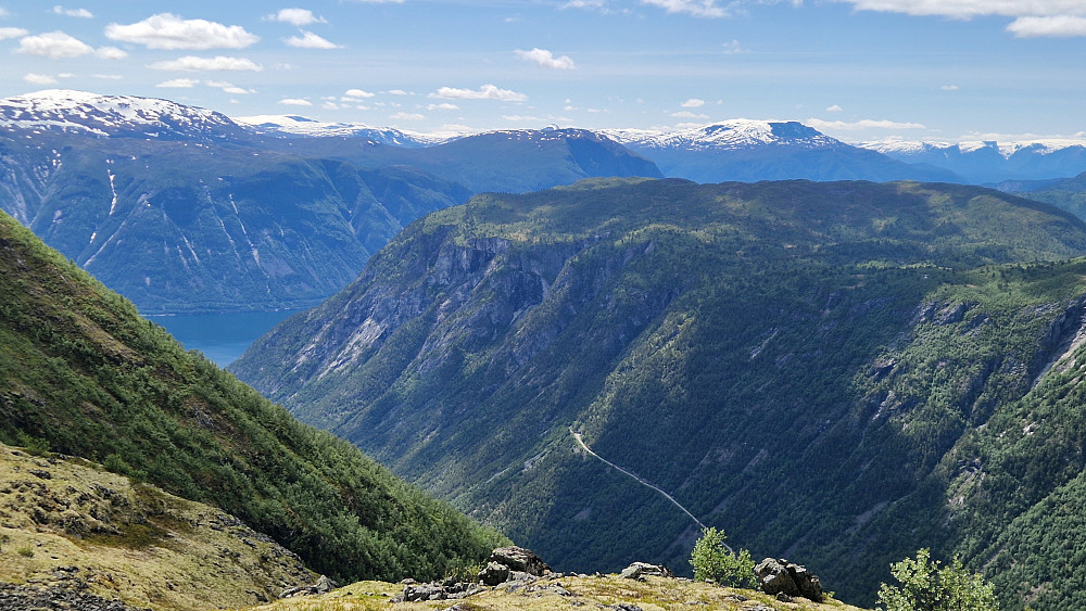 Vegen mot Ofredal.