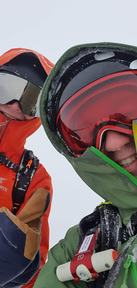 Alpinbriller og hette også på vei opp