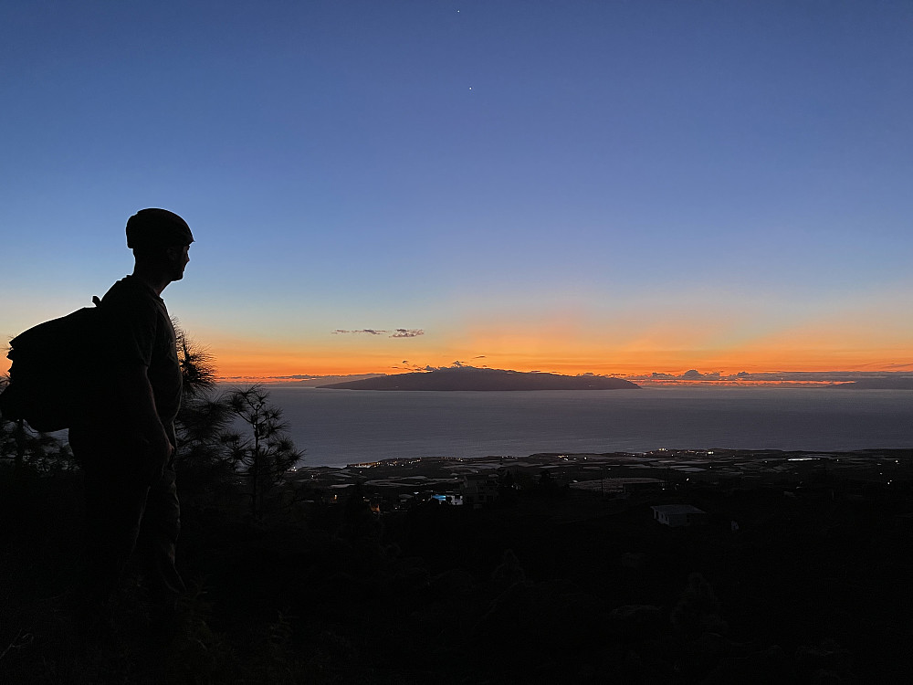 Jupiter og Venus henger mellom månen og La Gomera