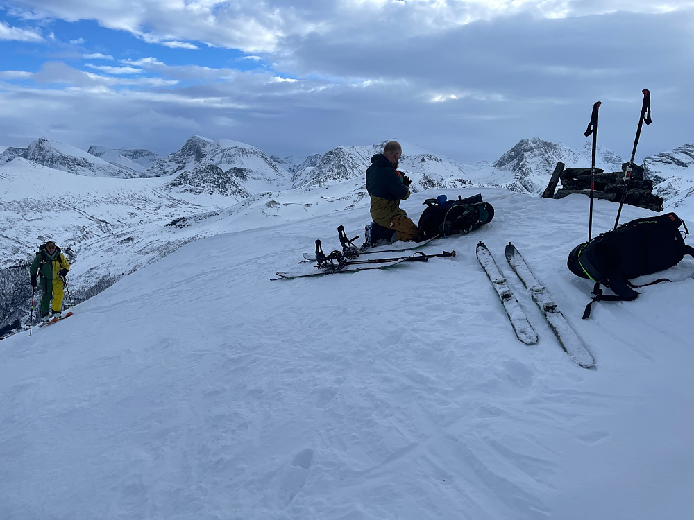 Gutta på topp