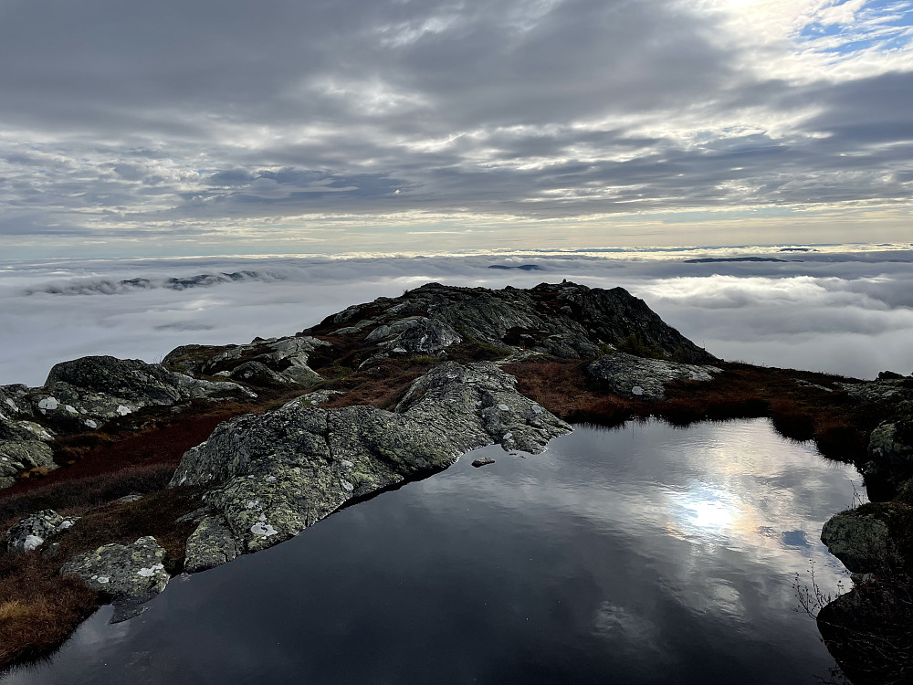 På toppen av Hestgjuvnatten (1068 m). Utsikt mot sydøst.