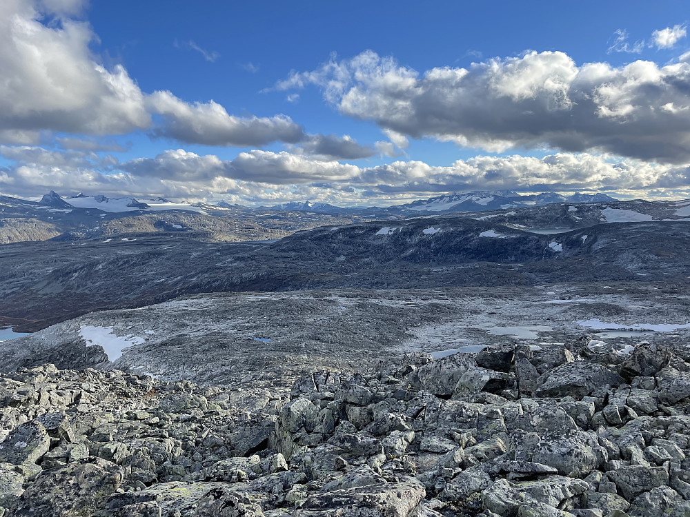 Fra Merrahøe (1727 m) mot Sognefjellet og Jotunheimen.