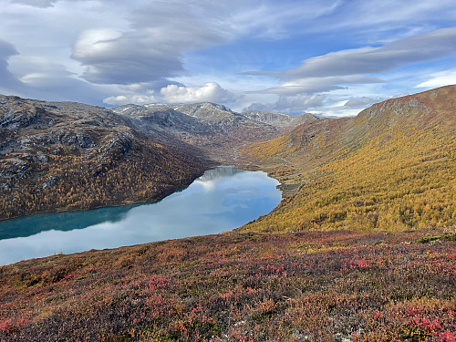 Nørdre Høydalen og Høydalsvatnet (905 m).