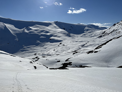 Mot Grasdalsvatnet (1033 m).