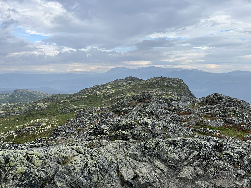 Overnattet på ryggen her, 250 meter nordvest for toppen av Feforkampen (1160 m).