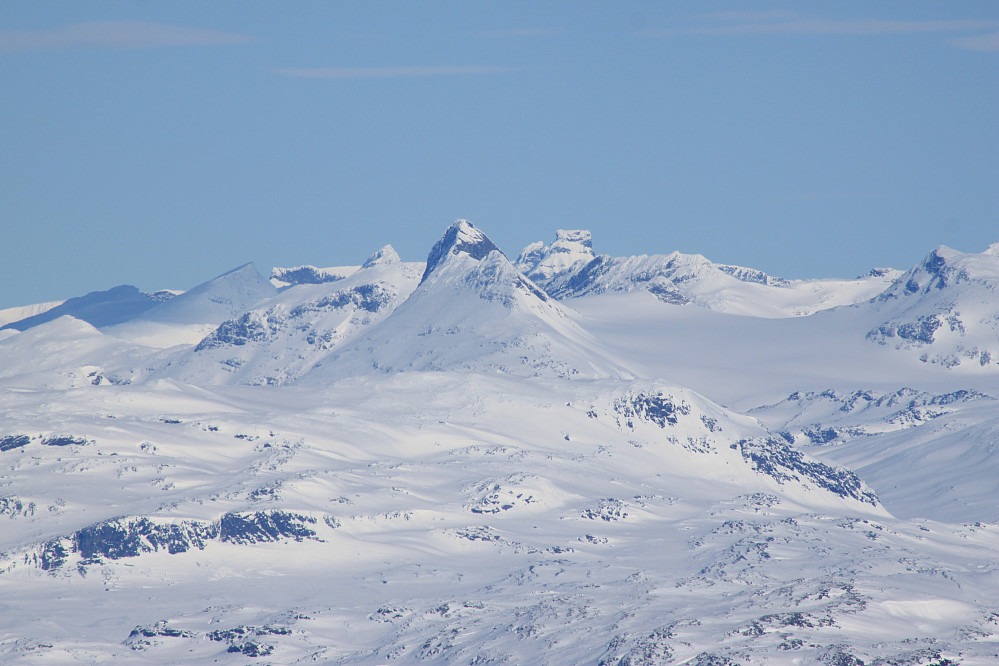 Uranostinden (2157 m) med Storebjørn (2222 m) i bakgrunnen.