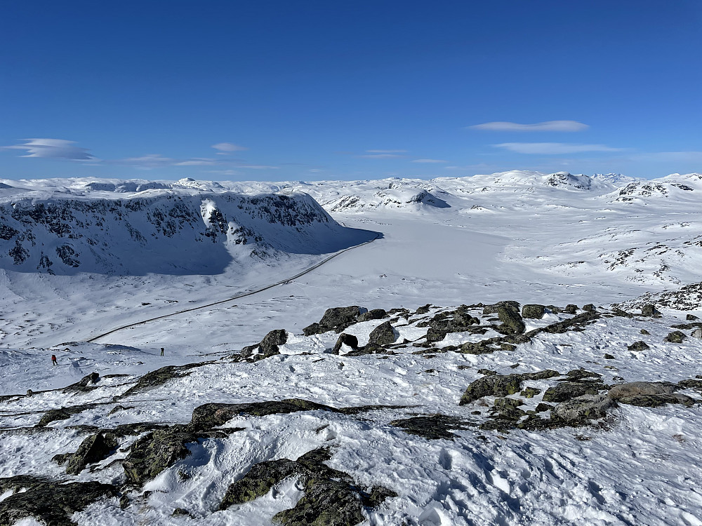 Slettind (1592 m). Utsikt mot Eldrevatnet (1116 m).