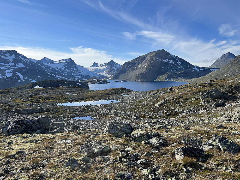 Storegut (1968 m) i midten av bildet.