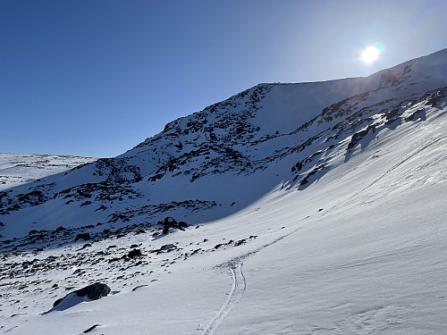 På vei opp mot Rasletinden (2105 m).