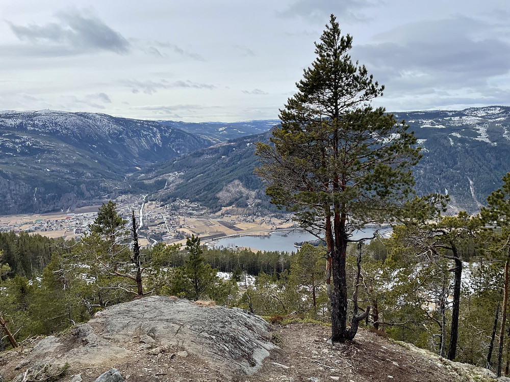 Utsikt fra Klevarudnatten (808 m) mot Nesbyen.