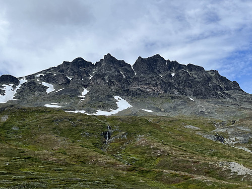 Torfinnstindane (2120 m).