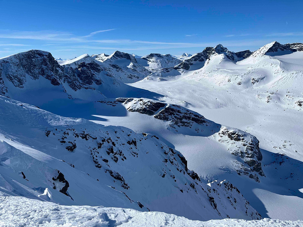 Fra Mugna (2159 m) innover Leirungsdalen.