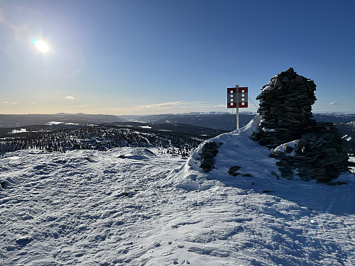 Trabelifjellet (1094 m).
