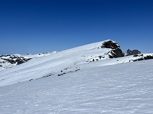 Vestre Kalvehøgde (2208 m).