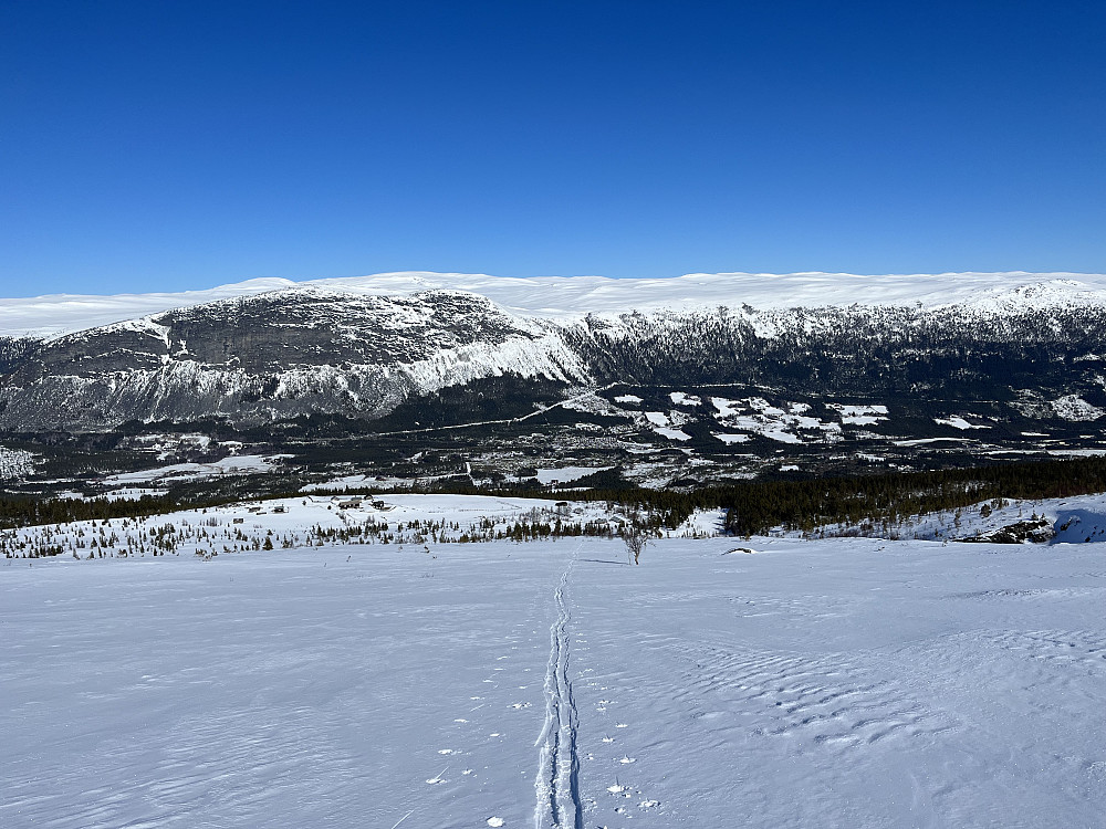 Ned mot Skjellom.