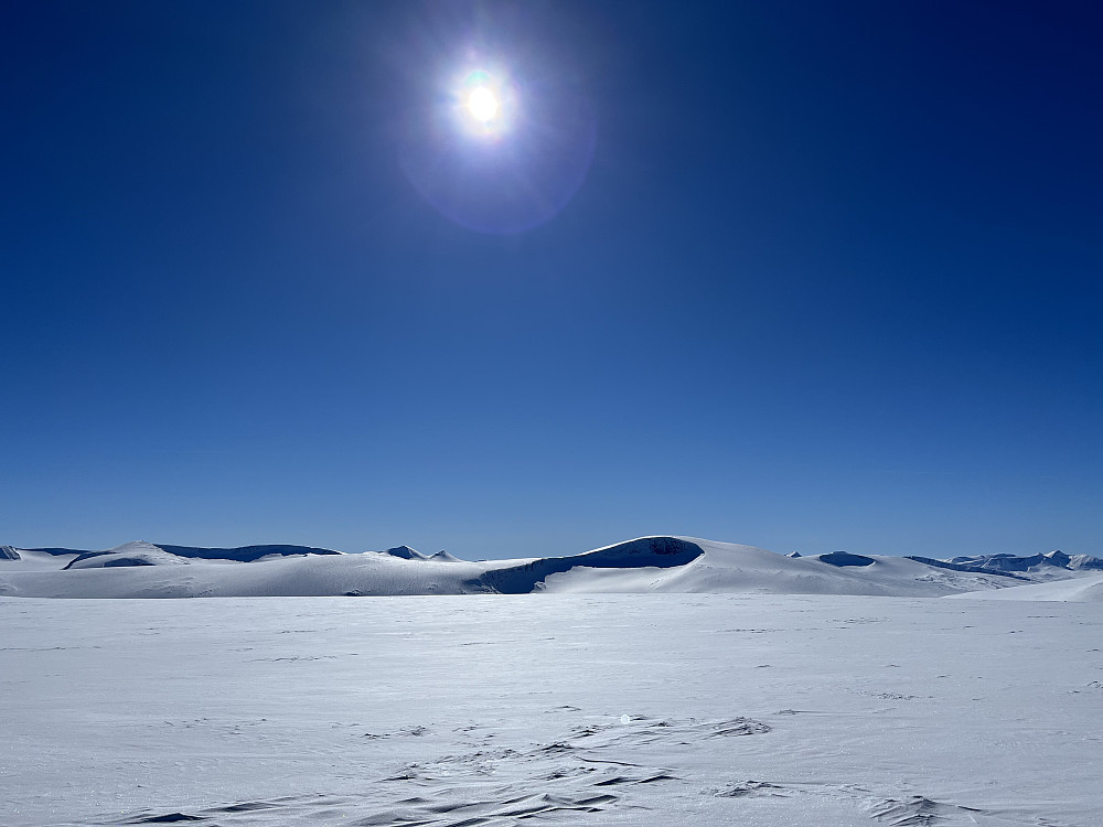 Fra Tverrfjellet (1952 m) mot Hestdalshøgdi (2091 m) i sydvest.