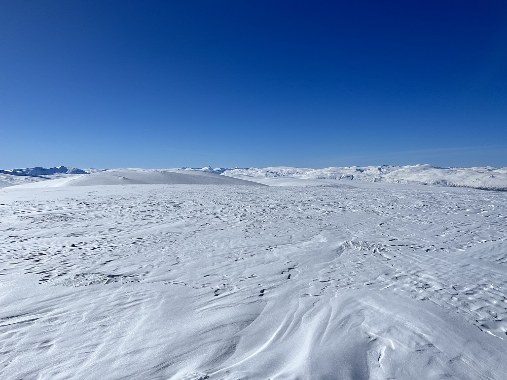 Fra Tverrfjellet (1952 m) med utsikt mot vest.