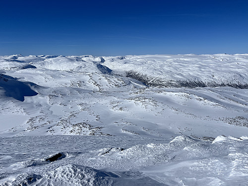 Fra Tundradalskyrkja (1970 m) med utsikt mot nordvest. Lodalskåpa (2083 m) ses i det fjerne.