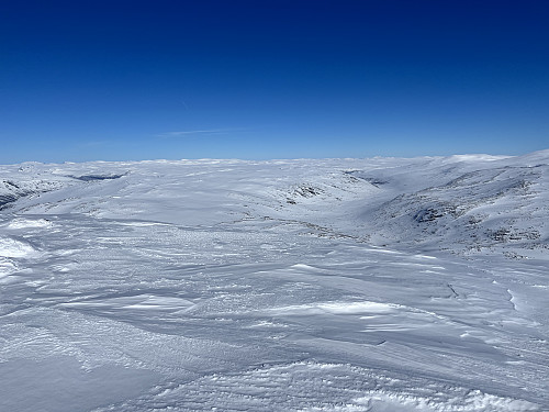 Fra Tundradalskyrkja (1970 m) mot Tundradalen i nordøst.