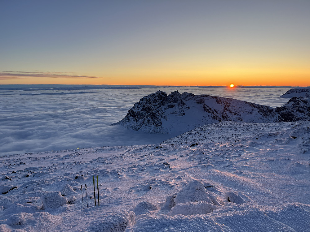 Solnedgang på Vestre Kalvehøgde (2208 m) kl. 17.43.