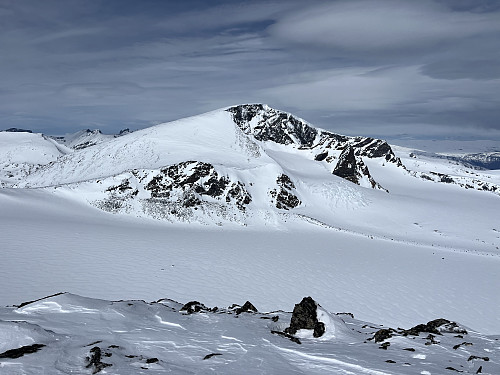 Fra Veobreatinden (2182 m) med tilbakeblikk på Leirhøe (2330 m) og Veobreahesten (2185 m).