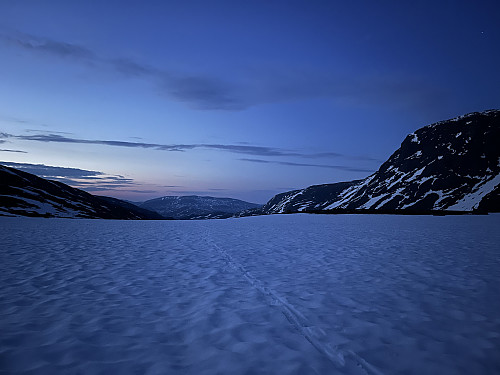 Natt i Leirungsdalen. Utsikt mot øst.