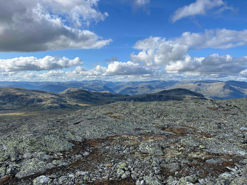 Fra Såta (1622 m) mot vest.