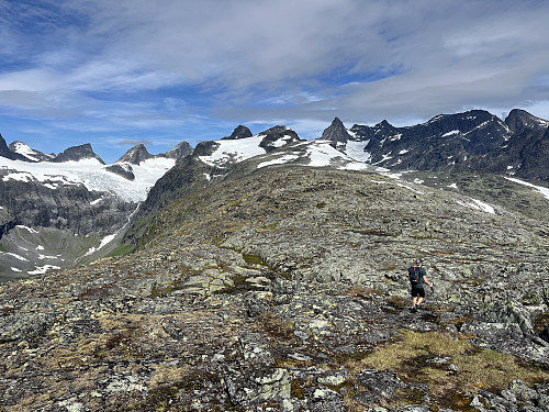 Ved Stølsnosi (1542 m) på vei over Midtmaradalsryggen.