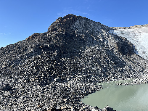 Memurutinden Ø2 (2151 m) sett fra Steinhaugen (2025 m).