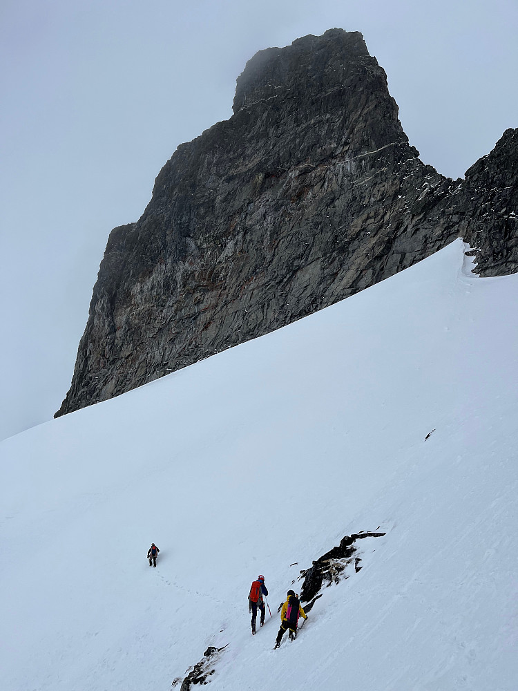 I sydflanken til Skardstinden (2373 m).