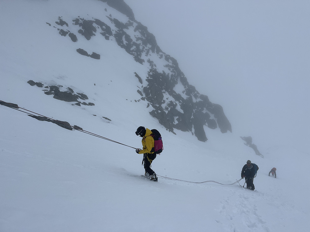 I sydvestflanken til Skardstinden (2373 m).