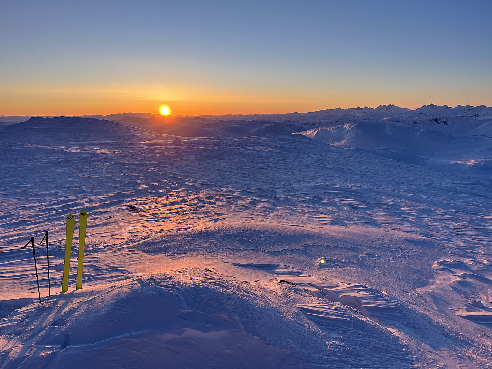 Solnedgang i vest fra Mugnetinden.