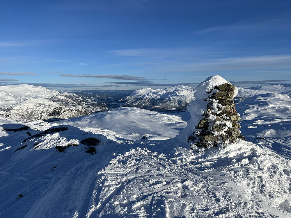 På Storeskardnøse (1502 m) mot Hemsedal i sydøst.