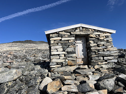 Surtningssubue (2230 m). I bakgrunnen ses Surtningssue (2368 m).