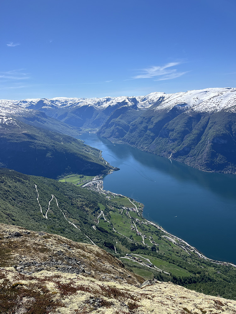 Utsikt fra Prest mot Aurland og Flåm.