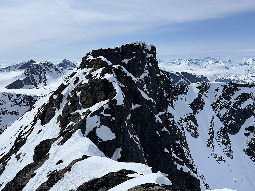 Fra Steinflytinden mot Tjønnholstinden (2330 m).