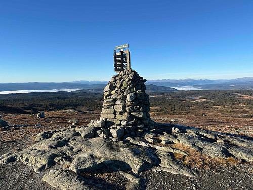 Fra Vardefjell (1182 m) mot vest.